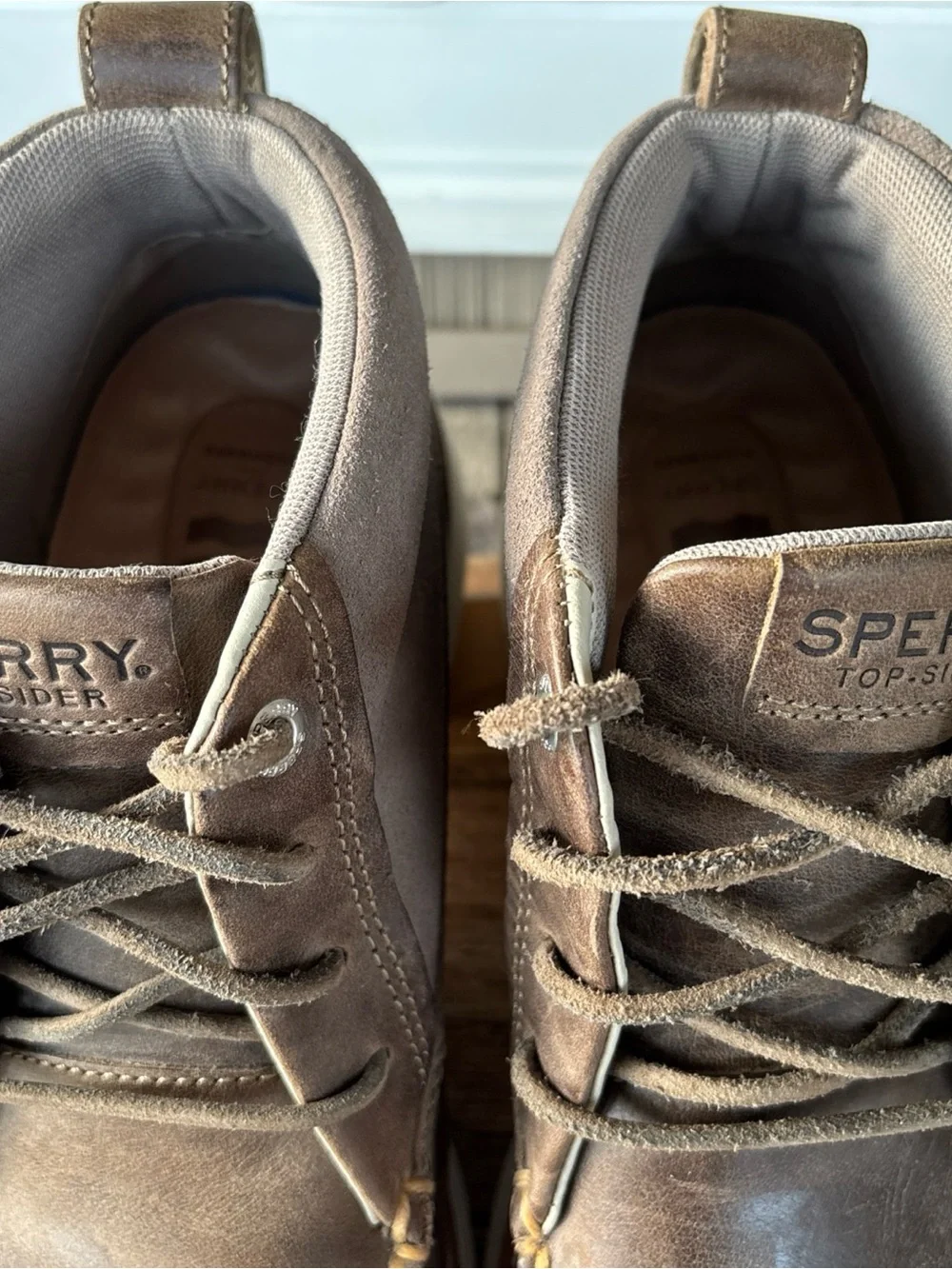 Sperry Brown Leather Suede Chukka Boots with White Sole Men’s 10 M Plush Wave
